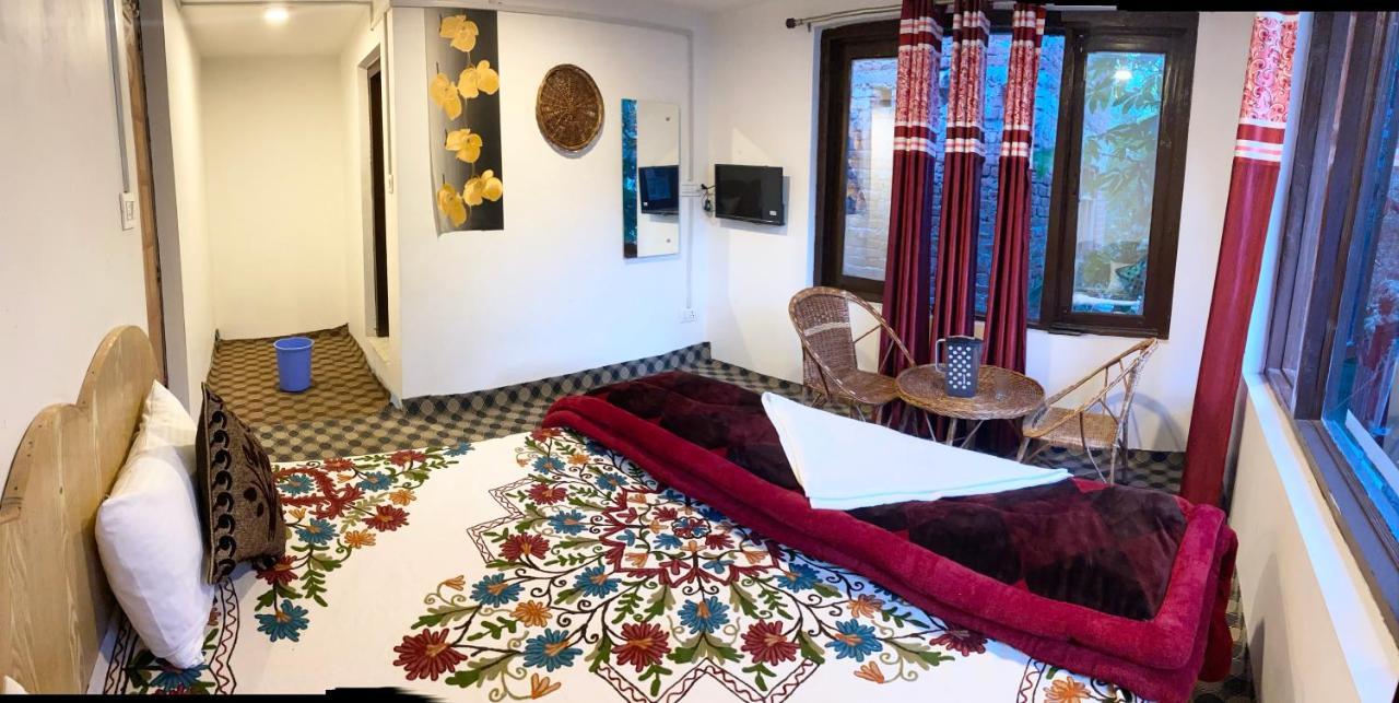Aashiyana Guest House Пахалгам Экстерьер фото